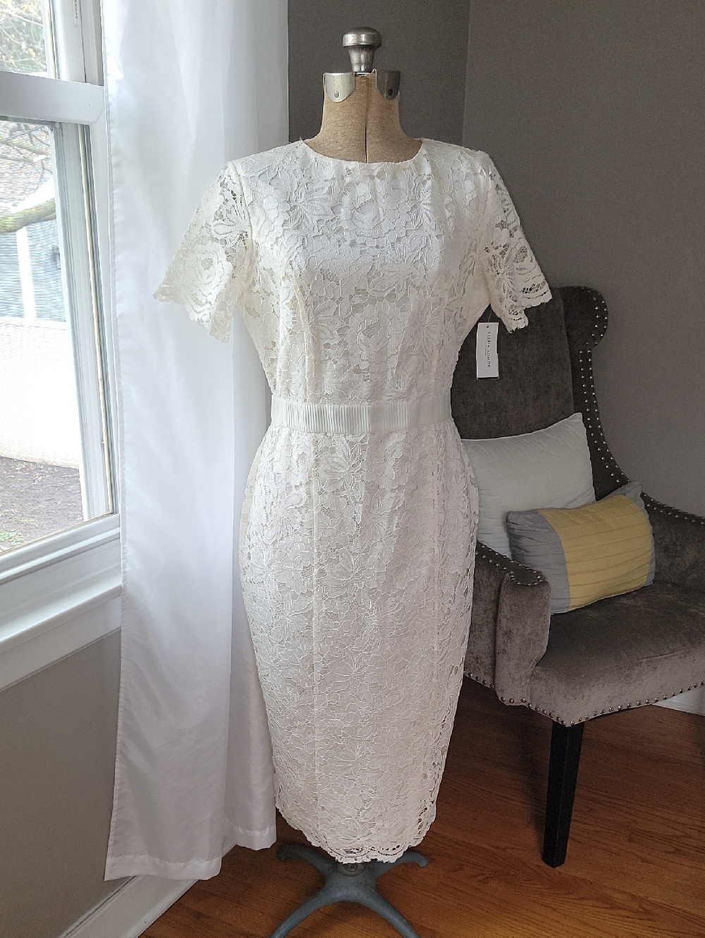 Alexia Admor Ivory Floral Lace Midi Dress
